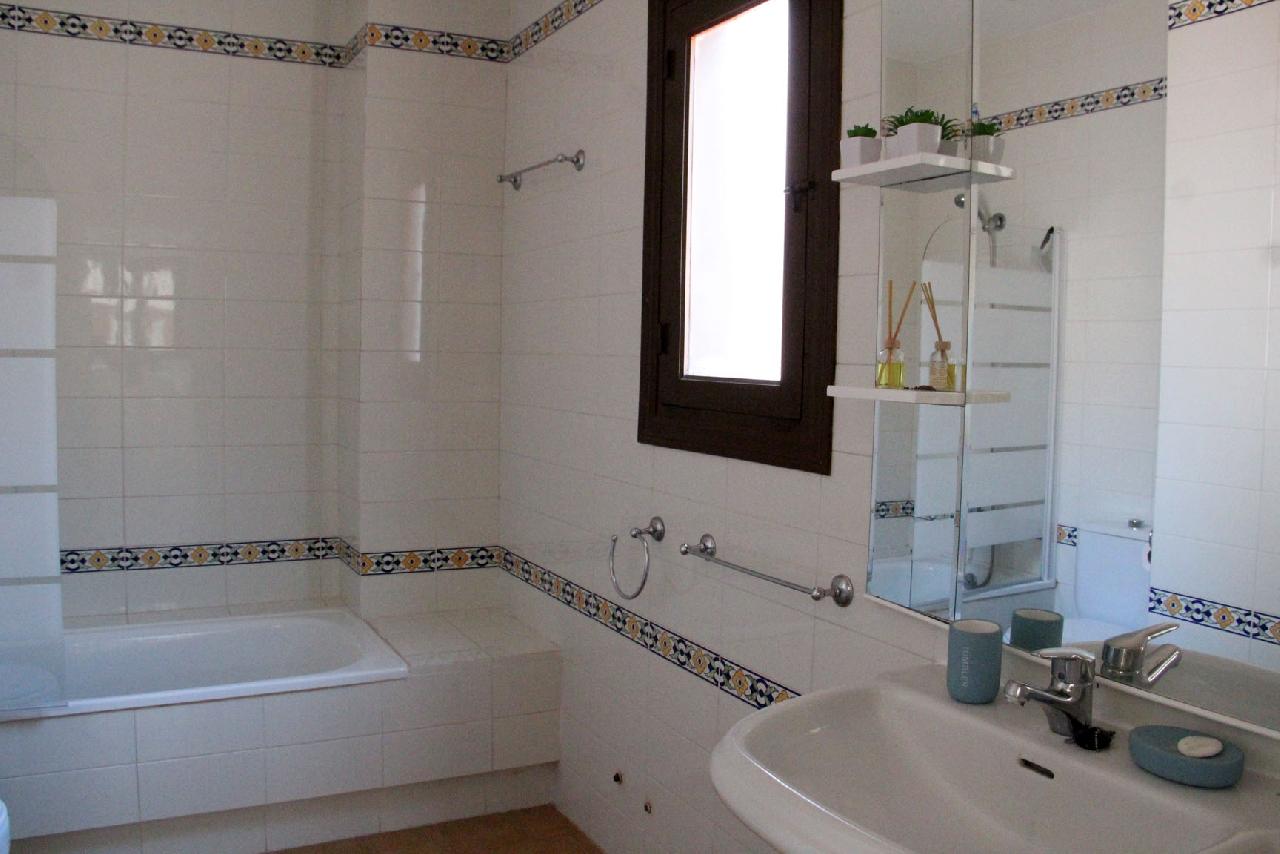 itsh 1521901332FXBPML ref 1698 mobile 8 Huge fully fitted bathroom Villamartin Plaza
