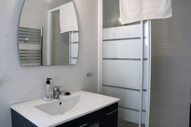 itsh 1553262456RFOTWN ref 1098 mobile 13 2 of 4 En Suite Shower Rooms in the Villa Villamartin